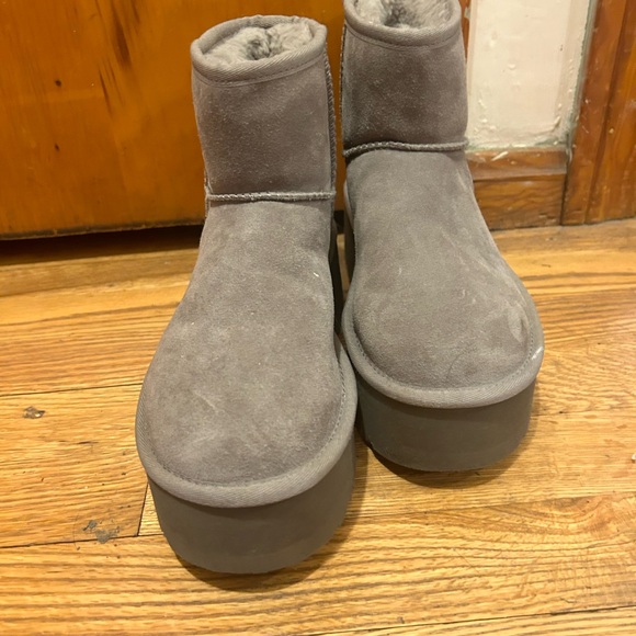 Ugg Classic Mini Platform Boots Gray Size 8 - Picture 3 of 9